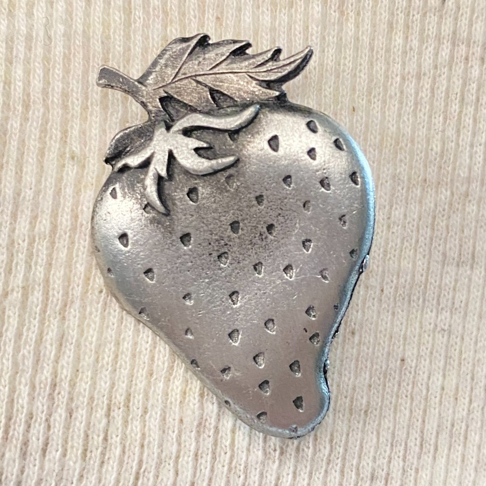 💎1970s Metzke Pewter Strawberry Brooch